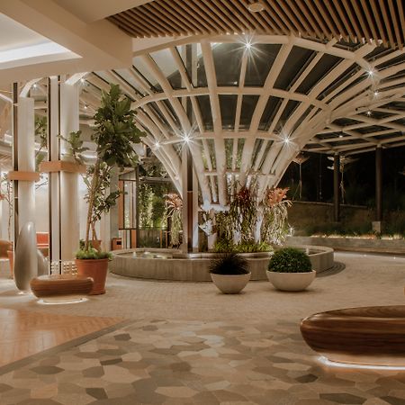 The Botanica Sanctuary Hotel Puncak Exterior foto The lobby of the hotel
