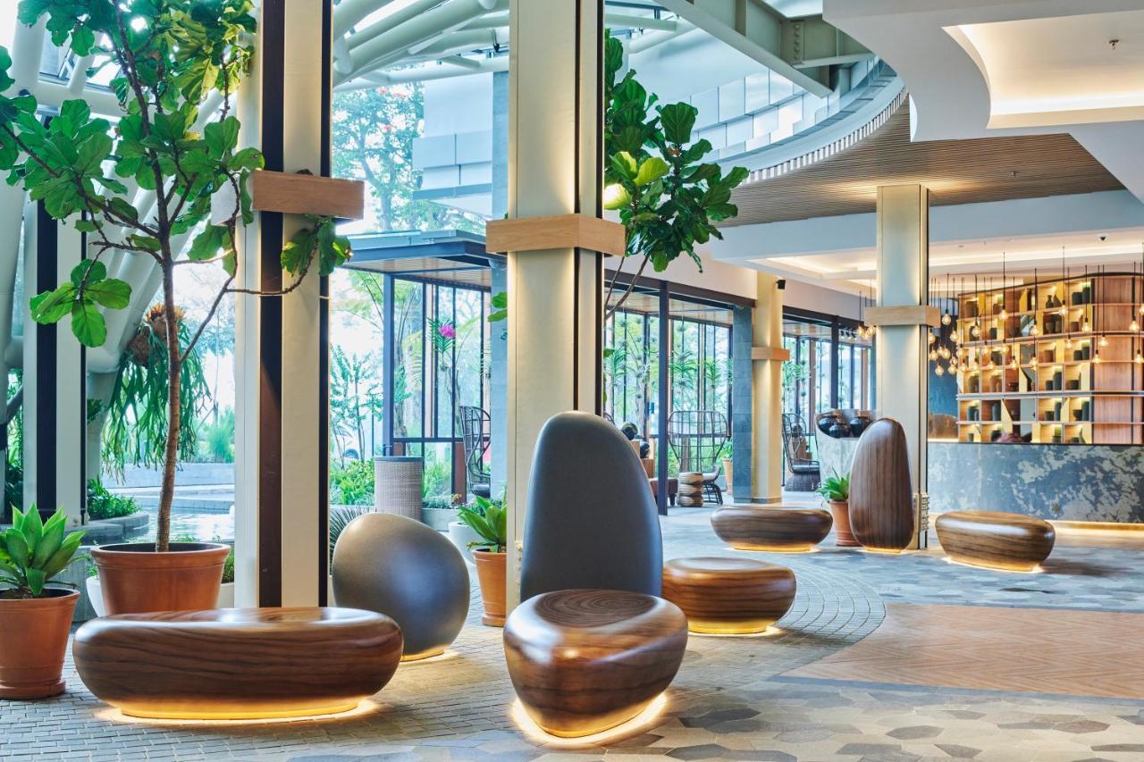 The Botanica Sanctuary Hotel Puncak Exterior foto The lobby of the hotel