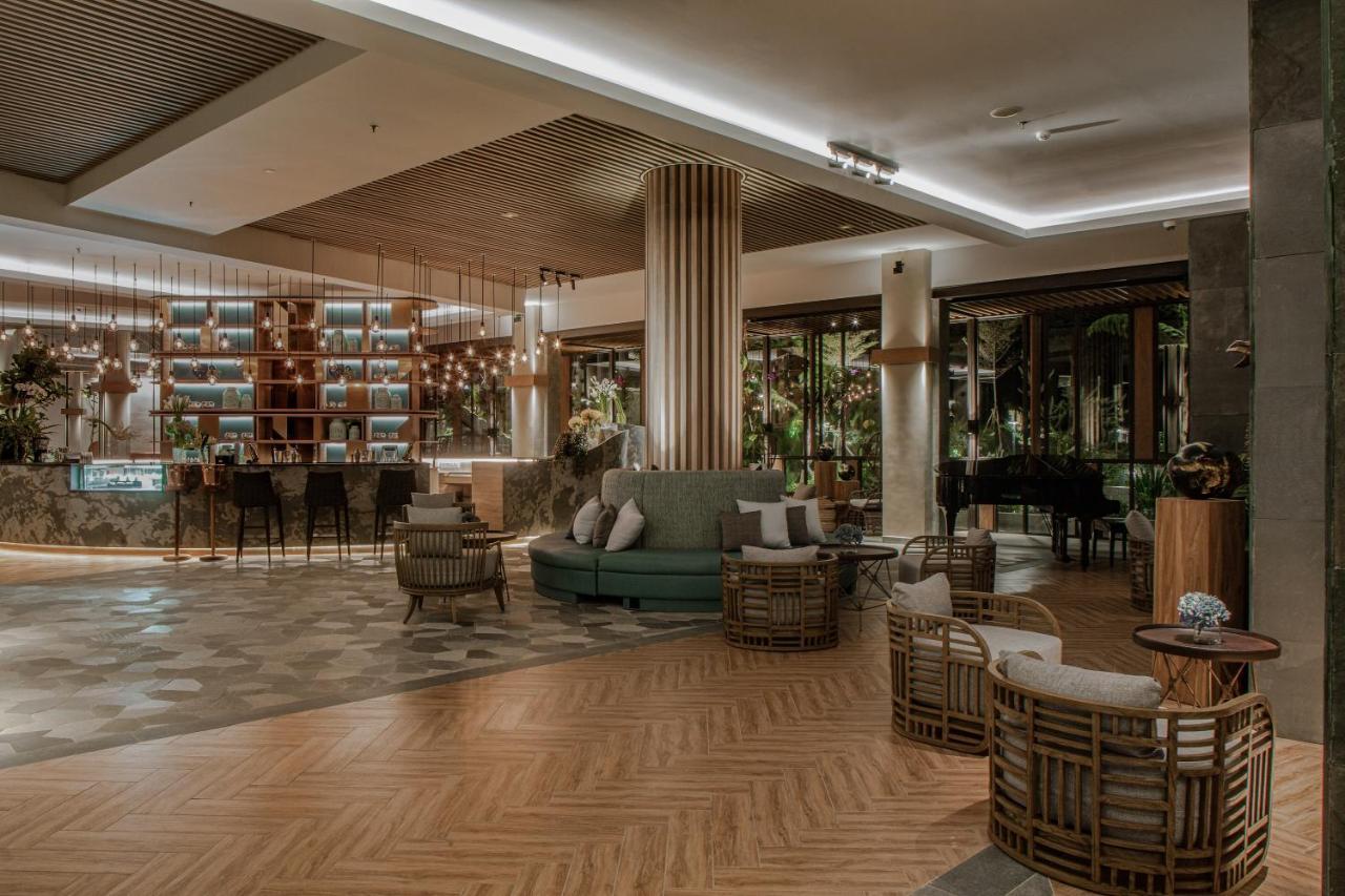 The Botanica Sanctuary Hotel Puncak Exterior foto The lobby of the hotel