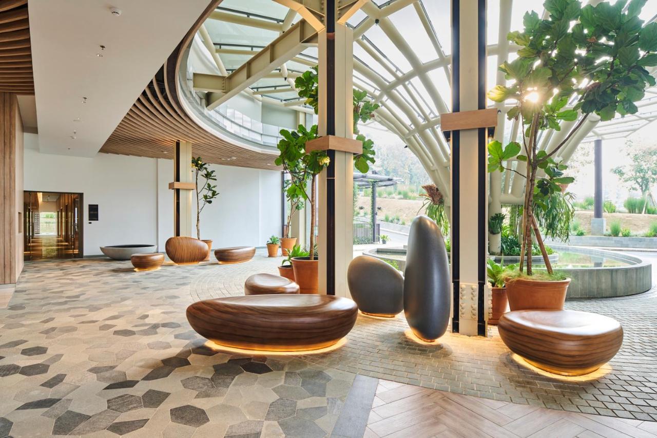The Botanica Sanctuary Hotel Puncak Exterior foto The lobby of the hotel