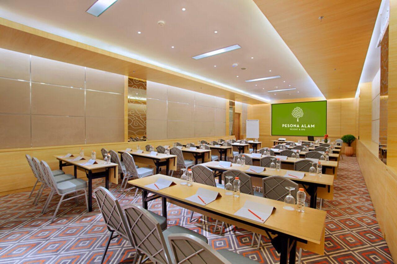 The Botanica Sanctuary Hotel Puncak Exterior foto Meeting room