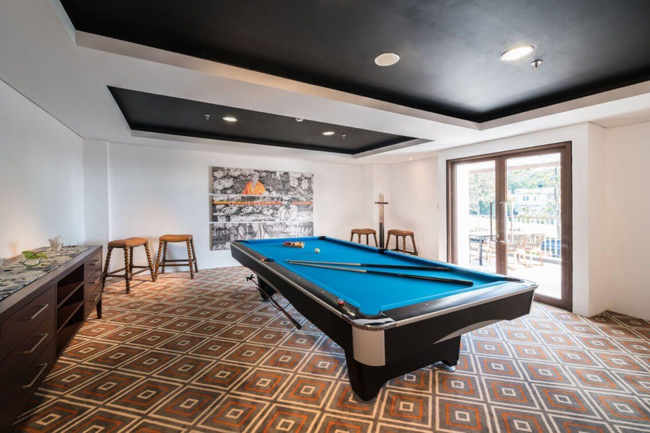The Botanica Sanctuary Hotel Puncak Exterior foto A pool table