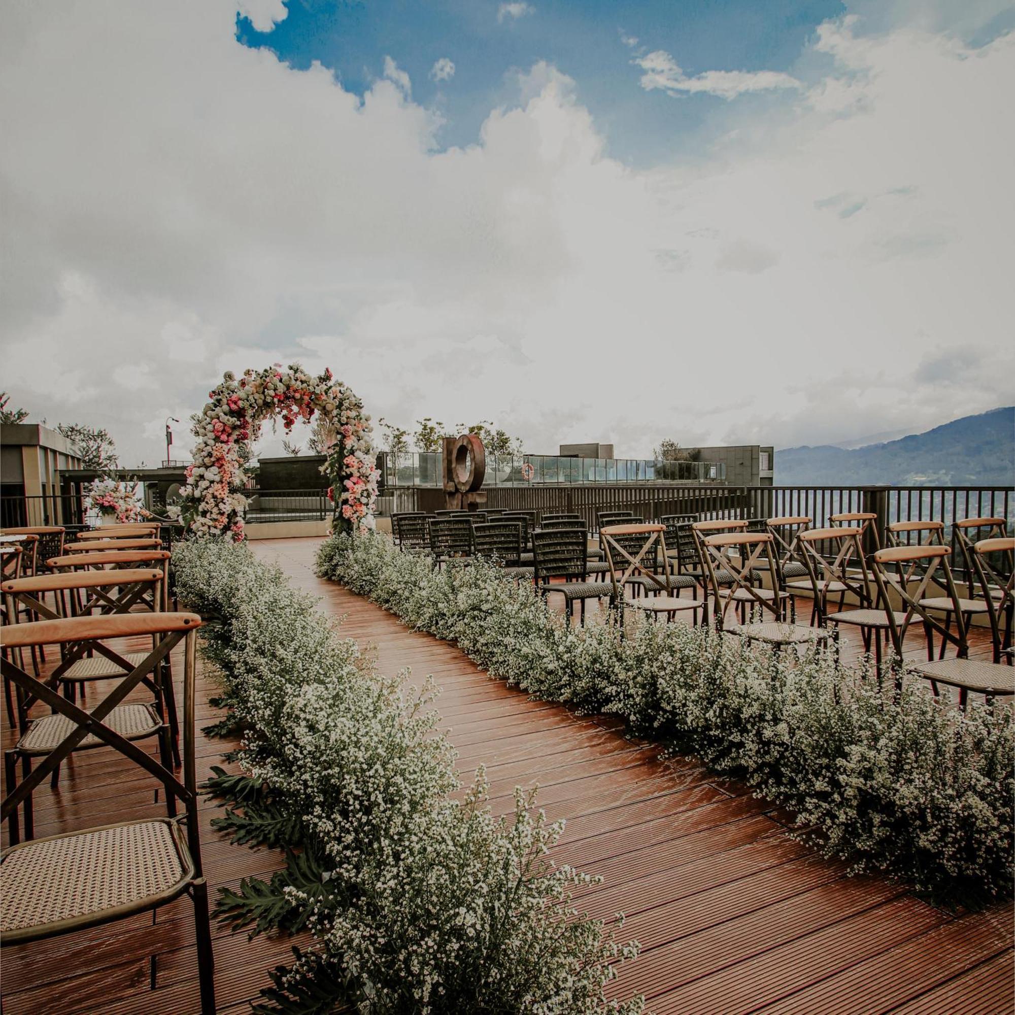 The Botanica Sanctuary Hotel Puncak Exterior foto The venue of the wedding